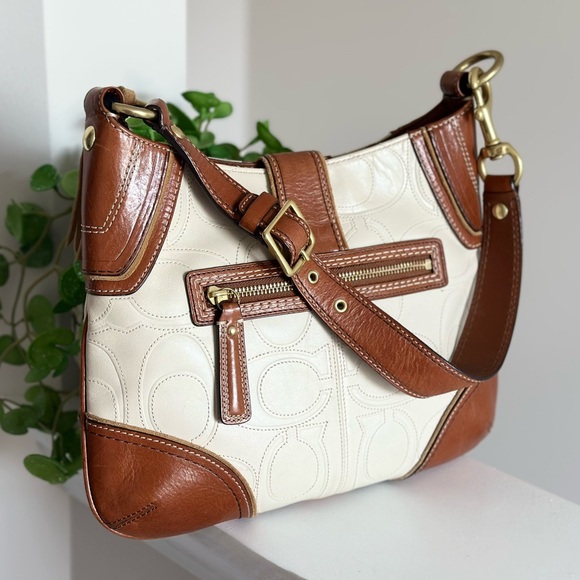 Coach Hampton Hobo EUC - Picture 2 of 15